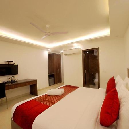 Hotel Peridot Near Igi Delhi Airport ニューデリー エクステリア 写真