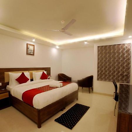 Hotel Peridot Near Igi Delhi Airport ニューデリー エクステリア 写真