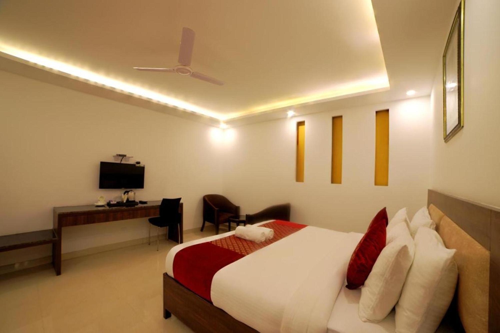 Hotel Peridot Near Igi Delhi Airport ニューデリー エクステリア 写真