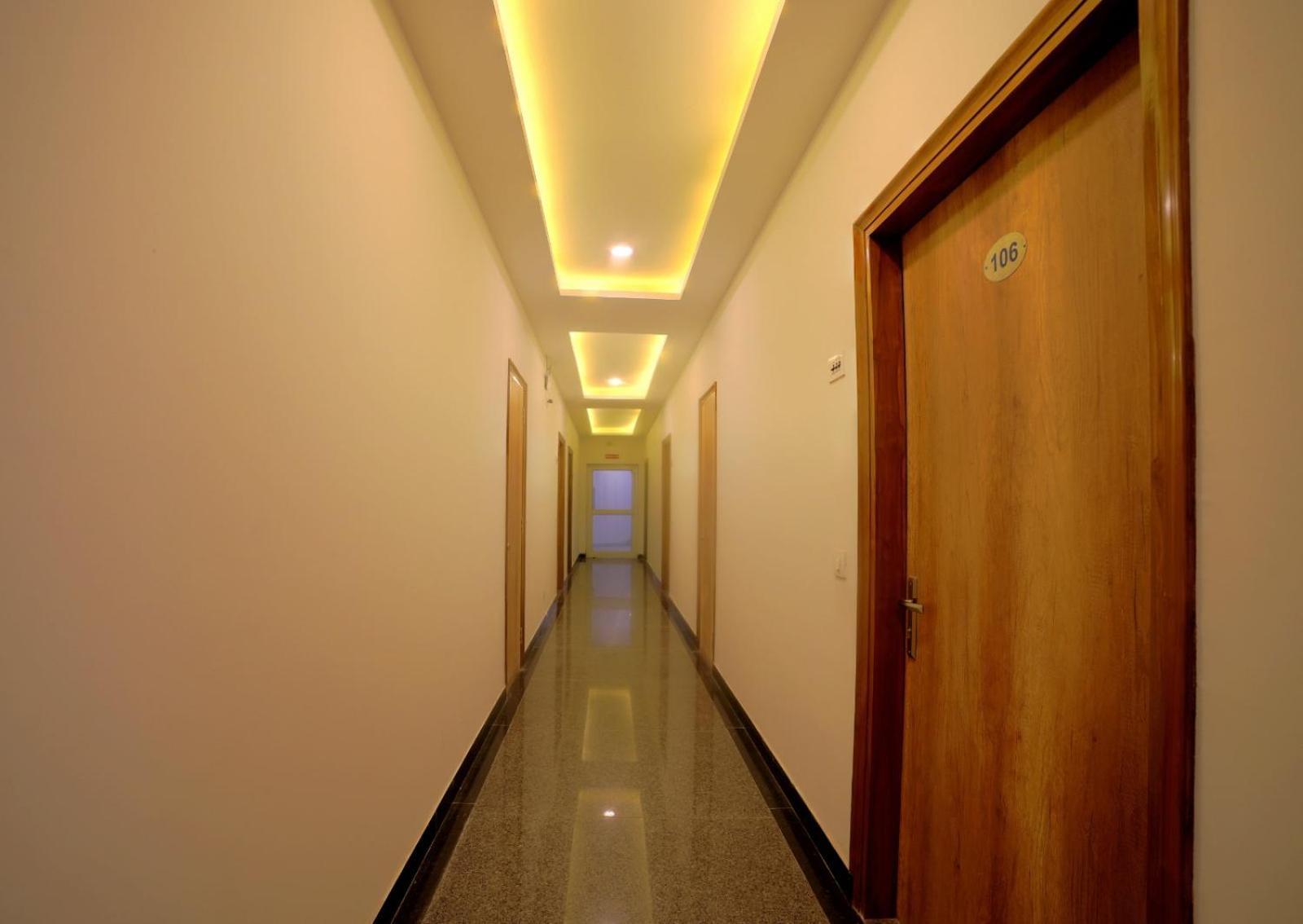 Hotel Peridot Near Igi Delhi Airport ニューデリー エクステリア 写真
